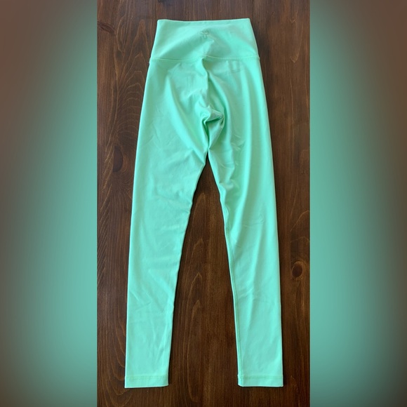 Light Green TnaLIFE Atmosphere Hi-Rise 7/8 Legging - Picture 3 of 6